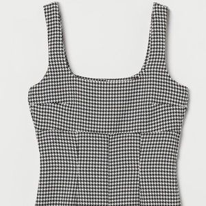 Hounds tooth pattern Divided fitted dress. Size SM